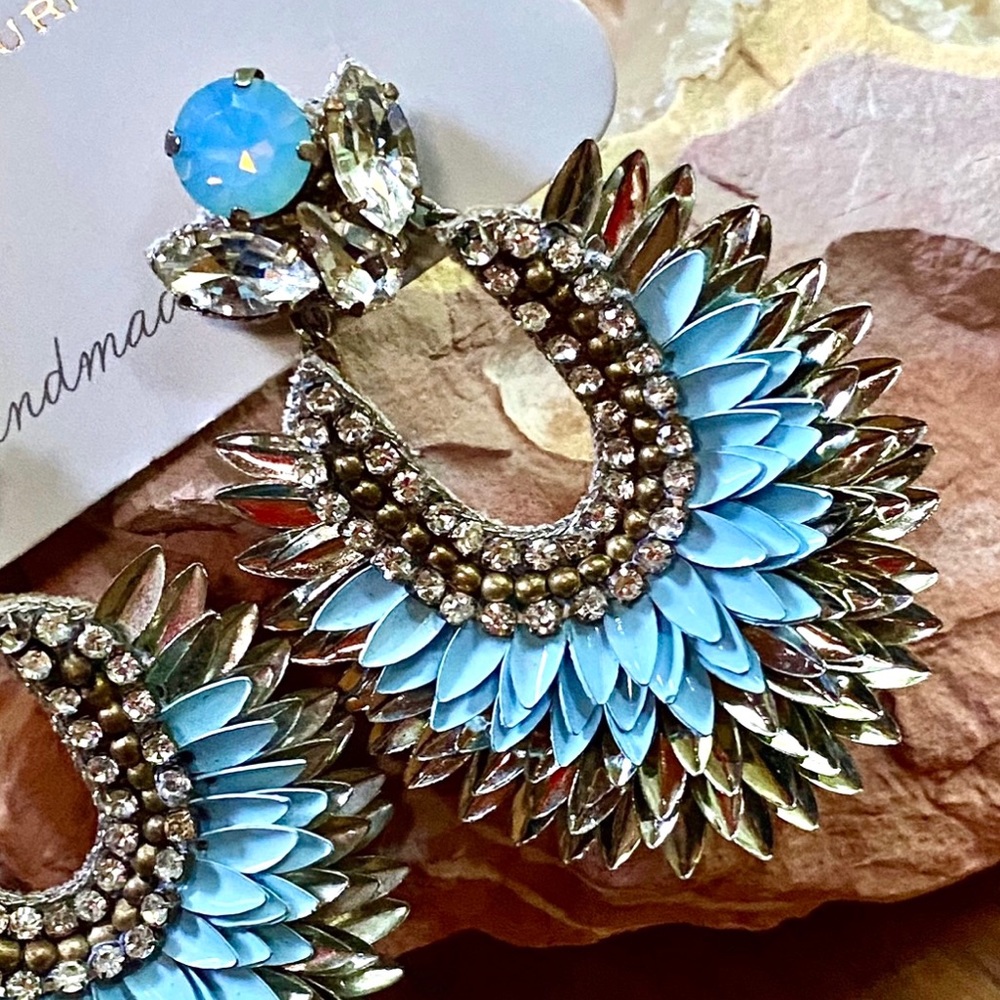 🌺🎉HP🎉🌺 NWT Deepa Gurnani Crystal Lotus Petal Chandeliers - Picture 8 of 15